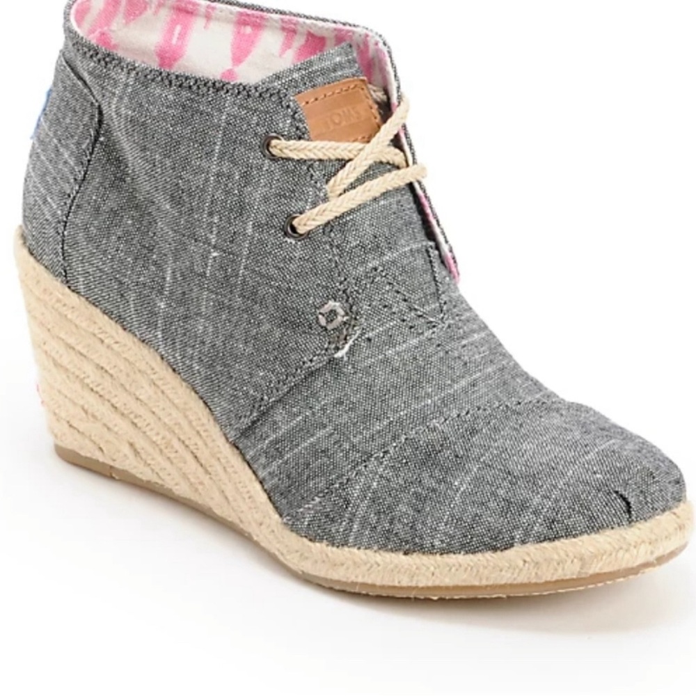 NEW TOMS Desert Sand Denim Wedge Closed Toe Shoe Size 6